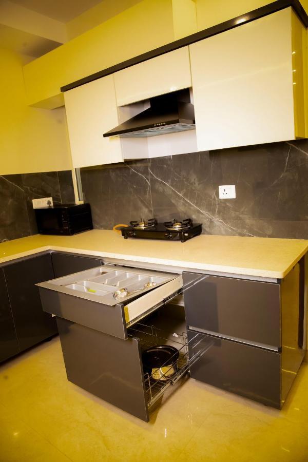 Lime Tree Luxury Studio - Service Apartment Near Artemis Hospital ,Gurgaon Buitenkant foto