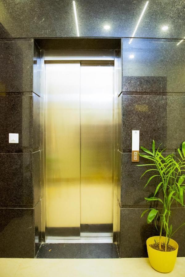 Lime Tree Luxury Studio - Service Apartment Near Artemis Hospital ,Gurgaon Buitenkant foto